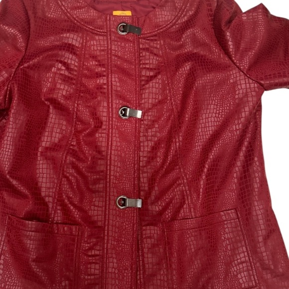 Ruby Red Maroon Faux Snakeskin Lightweight Jacket, size 16W. - Picture 2 of 5